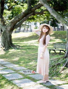 《野花日本HD免费高清版视频-我是郭美美 电影》